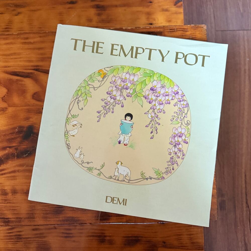 Vintage 2001 The Empty Pot Chinese Paperback Book